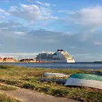 Det Blagronne Hus * Hals