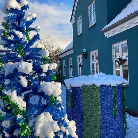 Det Blagronne Hus * Hals