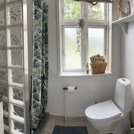 Det Blagronne Hus * Hals