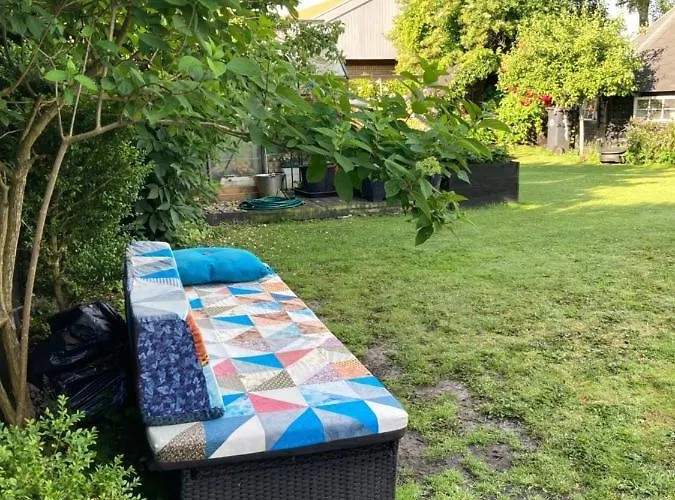 Det Blagronne Hus * Hals